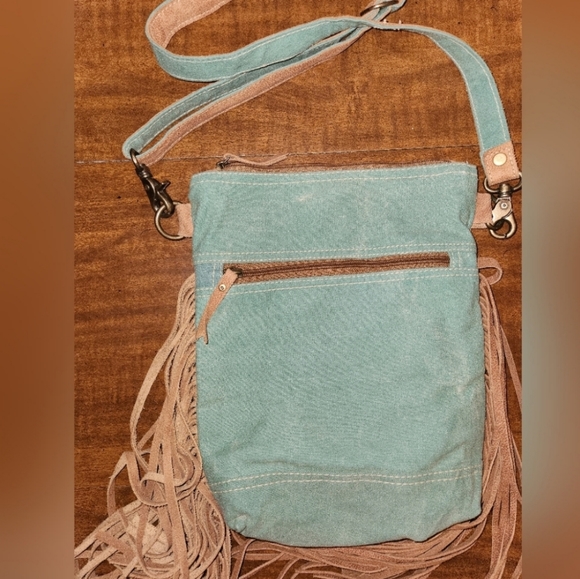 Olay nwot canvas pattern leather detail crossbody w/ fringe - Picture 8 of 11